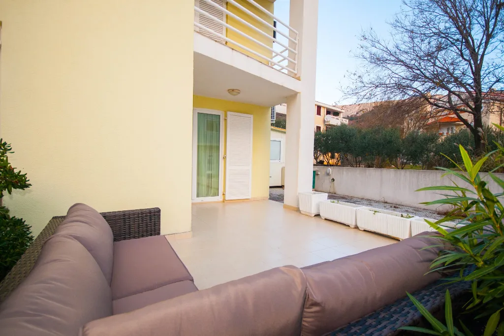 Lovorka 7 – Apartment in Baska für 4–5 Personen mit Balkon, Parkplatz und Grill