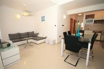 Two-Level 3-Bedroom Apartment in Baška for 8