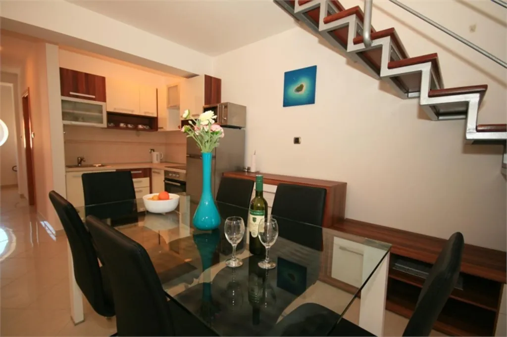 Two-Level 3-Bedroom Apartment in Baška for 8