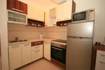 Two-Level 3-Bedroom Apartment in Baška for 8