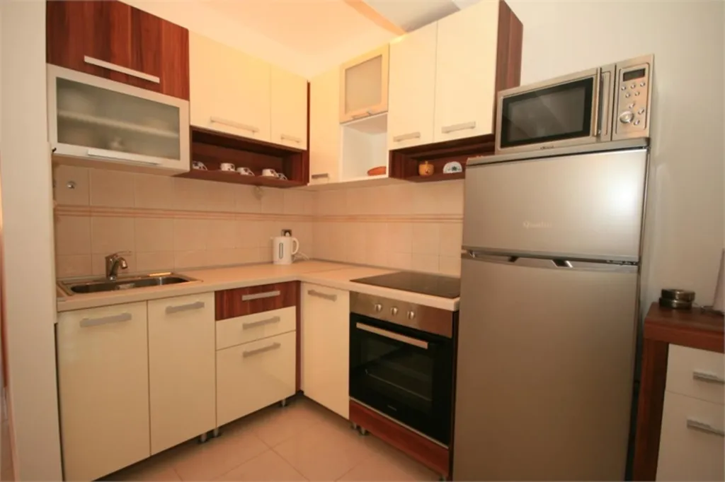 Two-Level 3-Bedroom Apartment in Baška for 8