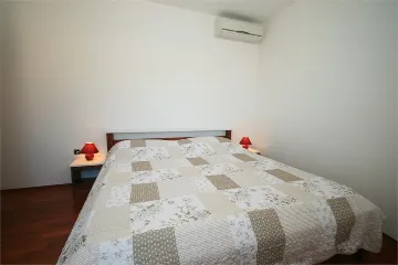 Two-Level 3-Bedroom Apartment in Baška for 8