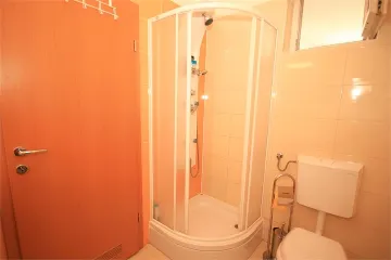 Two-Level 3-Bedroom Apartment in Baška for 8