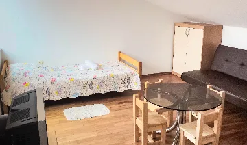 Two-Level 3-Bedroom Apartment in Baška for 8