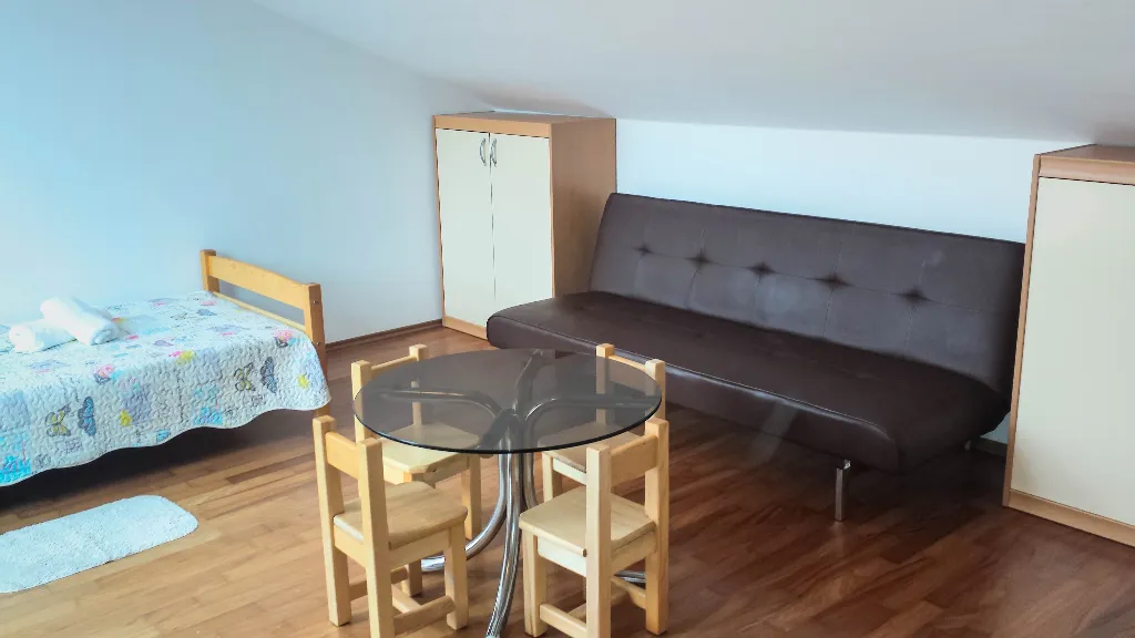 Two-Level 3-Bedroom Apartment in Baška for 8