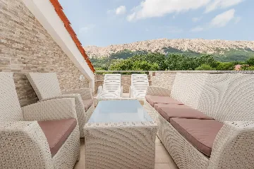 Two-Level 3-Bedroom Apartment in Baška for 8