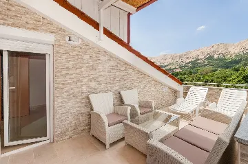 Two-Level 3-Bedroom Apartment in Baška for 8