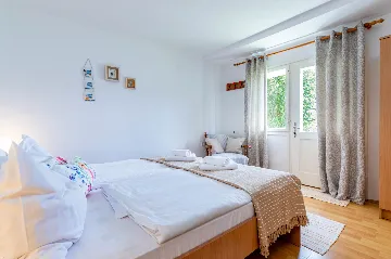 1-Bedroom Apartment with Sea-View Balcony in Baška