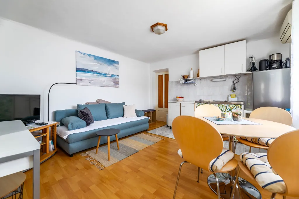 1-Bedroom Apartment with Sea-View Balcony in Baška