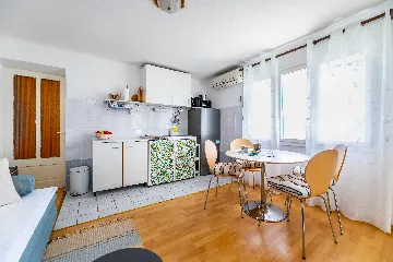 1-Bedroom Apartment with Sea-View Balcony in Baška