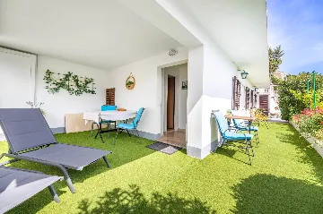 1-Bedroom Apartment with Sea-View Balcony in Baška