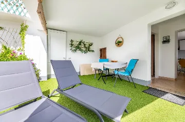 1-Bedroom Apartment with Sea-View Balcony in Baška