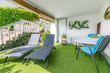 1-Bedroom Apartment with Sea-View Balcony in Baška