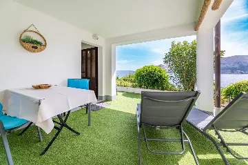 1-Bedroom Apartment with Sea-View Balcony in Baška