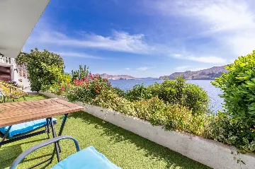 1-Bedroom Apartment with Sea-View Balcony in Baška