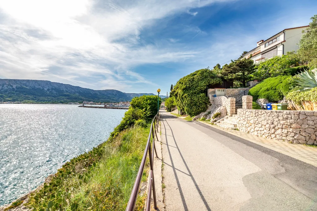 1-Bedroom Apartment with Sea-View Balcony in Baška