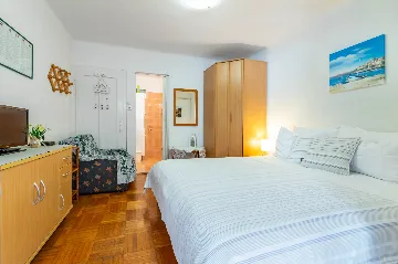 Studio in Baška for 2 Guests with Sea-View Terrace