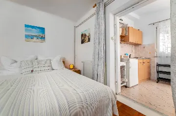 Studio in Baška for 2 Guests with Sea-View Terrace