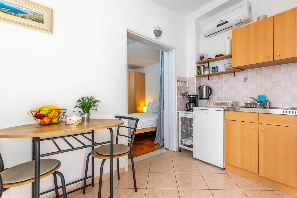 Studio in Baška for 2 Guests with Sea-View Terrace