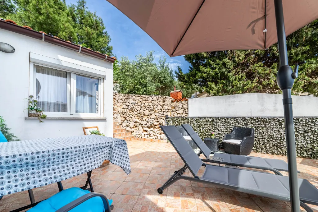 Studio in Baška for 2 Guests with Sea-View Terrace