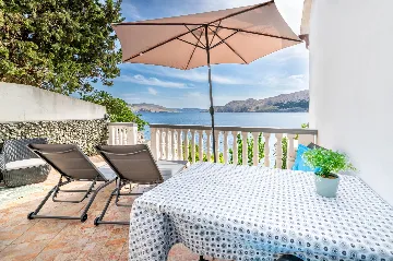 Studio in Baška for 2 Guests with Sea-View Terrace
