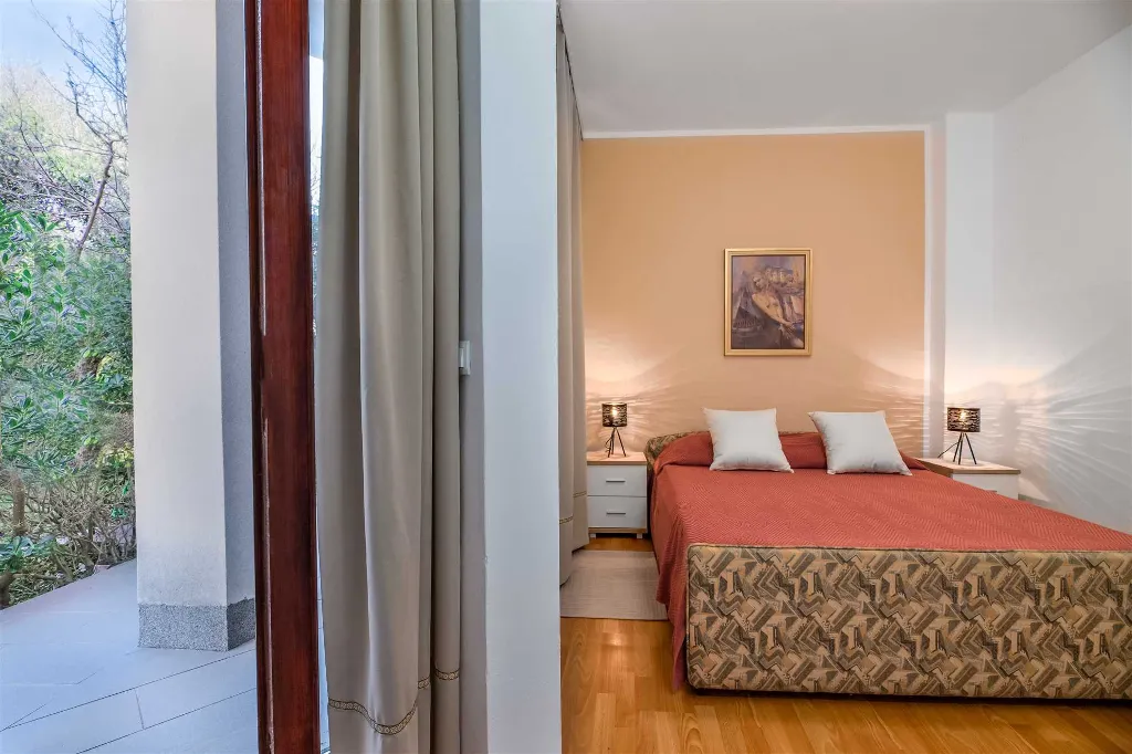 2-Bedroom Apartment in Baška with Terrace & Parking
