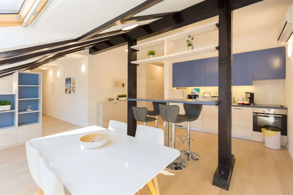 Dubrovnik Lapad One-Bedroom Loft Apartment for 4