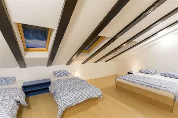 Dubrovnik Lapad One-Bedroom Loft Apartment for 4