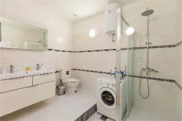 Dubrovnik Lapad One-Bedroom Loft Apartment for 4