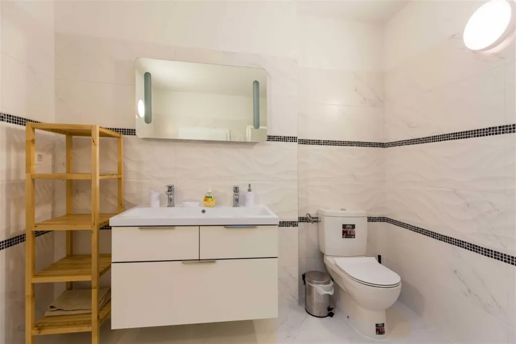 Dubrovnik Lapad One-Bedroom Loft Apartment for 4