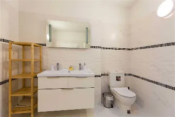 Dubrovnik Lapad One-Bedroom Loft Apartment for 4