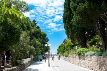 Dubrovnik Lapad One-Bedroom Loft Apartment for 4