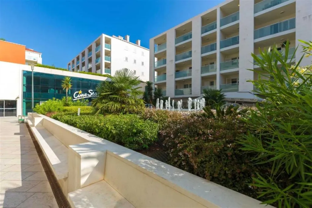 Dubrovnik Lapad One-Bedroom Loft Apartment for 4