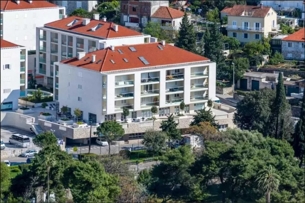 Dubrovnik Lapad One-Bedroom Loft Apartment for 4