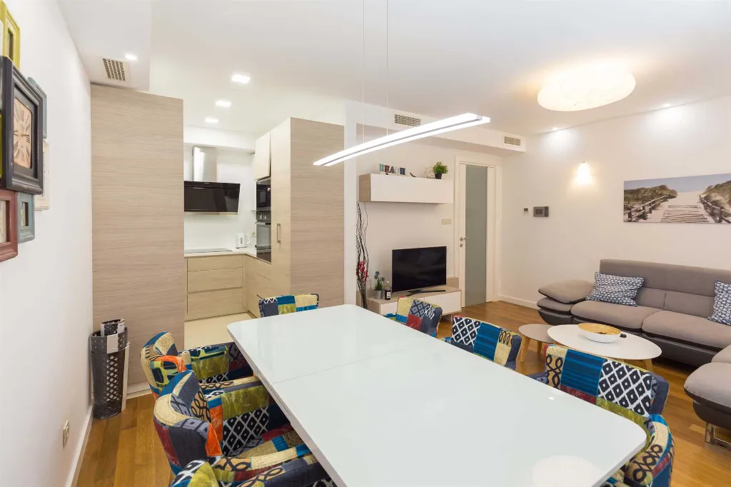 2-Bedroom Apartment in Dubrovnik with Sea-View Balcony