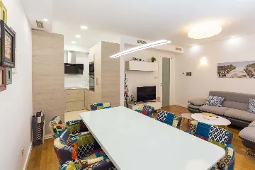 2-Bedroom Apartment in Dubrovnik with Sea-View Balcony