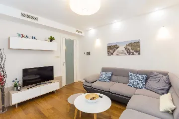 2-Bedroom Apartment in Dubrovnik with Sea-View Balcony