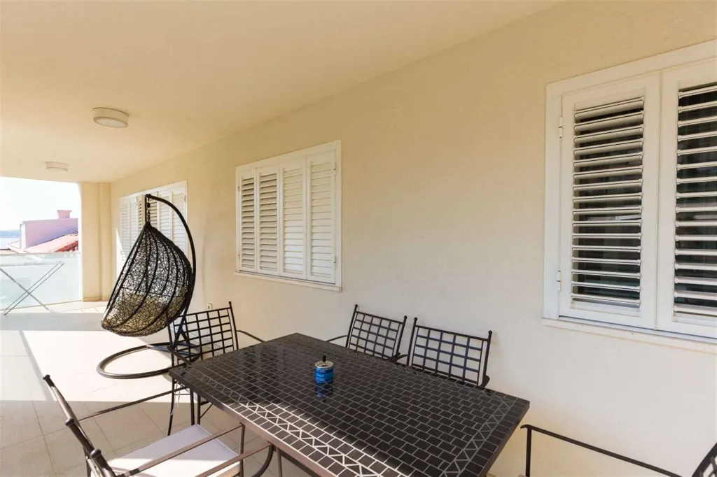 2-Bedroom Apartment in Dubrovnik with Sea-View Balcony