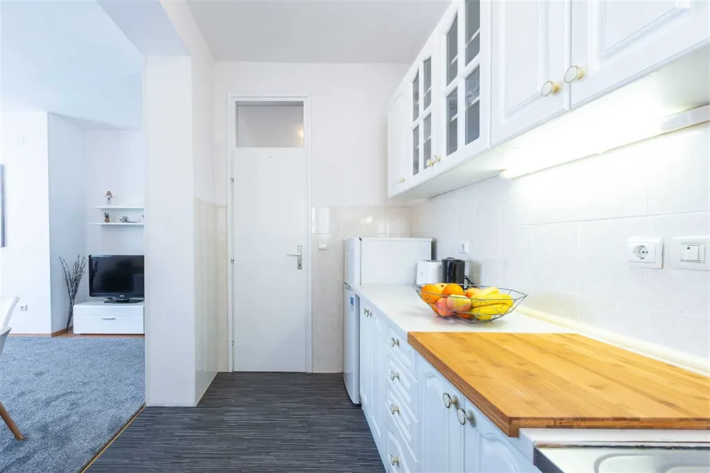 Dubrovnik 3-Bedroom Apartment with Balcony & Sea View