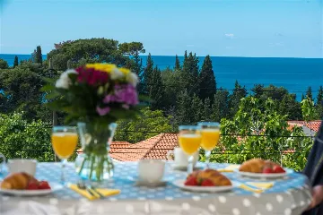 Dubrovnik 3-Bedroom Apartment with Balcony & Sea View