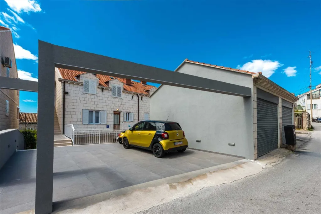 Dubrovnik 3-Bedroom Apartment with Balcony & Sea View