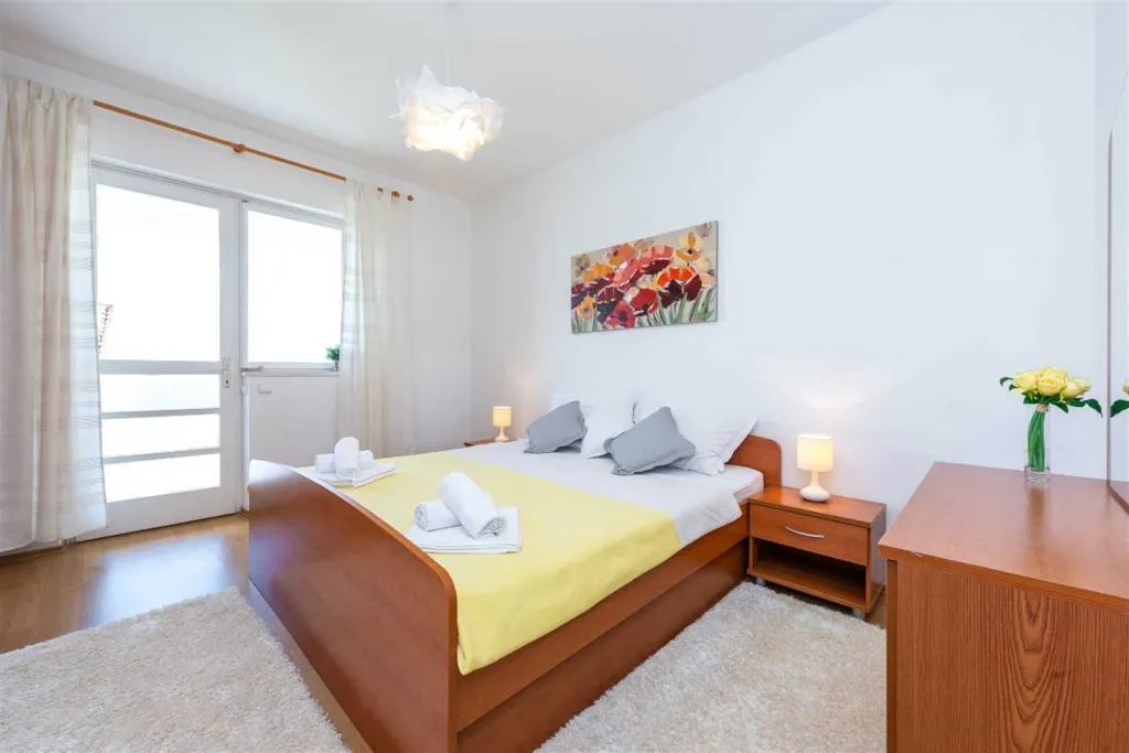Dubrovnik 3-Bedroom Apartment with Balcony & Sea View