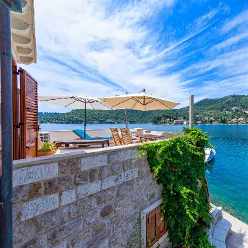 Dubrovnik Zaton Apartment with Sea Access & Terrace