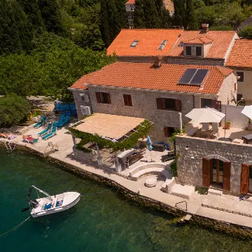 Dubrovnik Zaton Apartment with Sea Access & Terrace