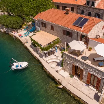 Dubrovnik Zaton Apartment with Sea Access & Terrace