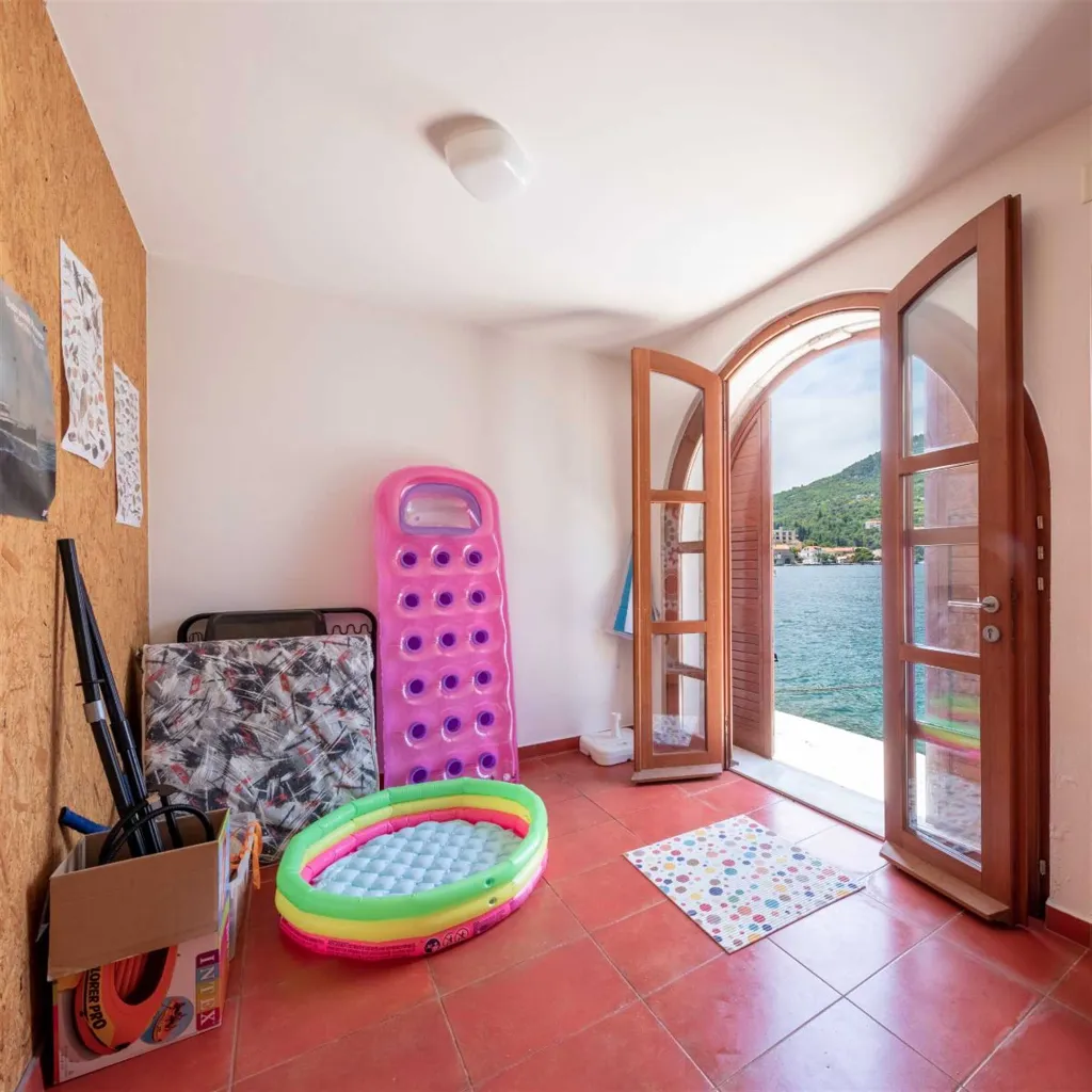 Dubrovnik Zaton Apartment with Sea Access & Terrace