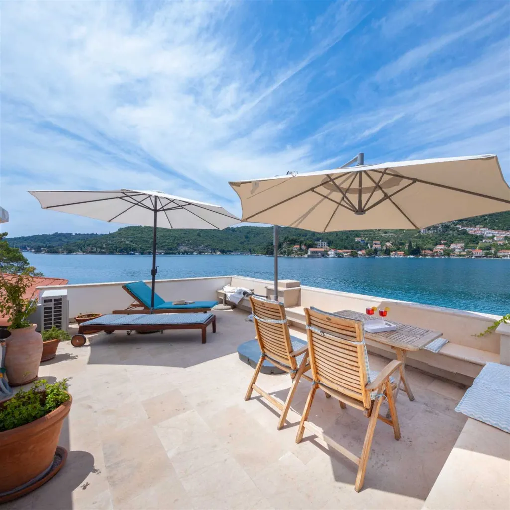 Dubrovnik Zaton Apartment with Sea Access & Terrace