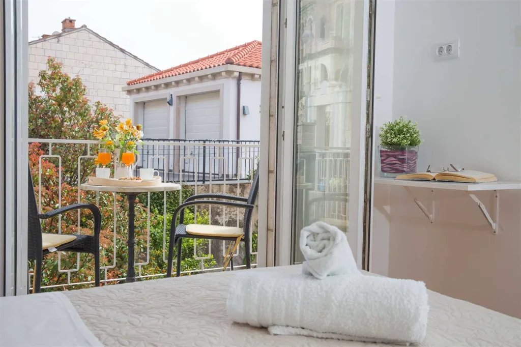 Double Room with Balcony and Sea View in Dubrovnik