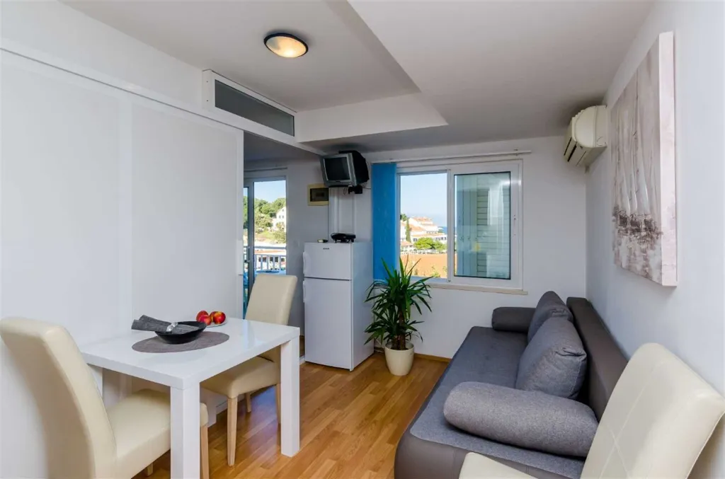 One-Bedroom Apartment with Sea View in Pomena