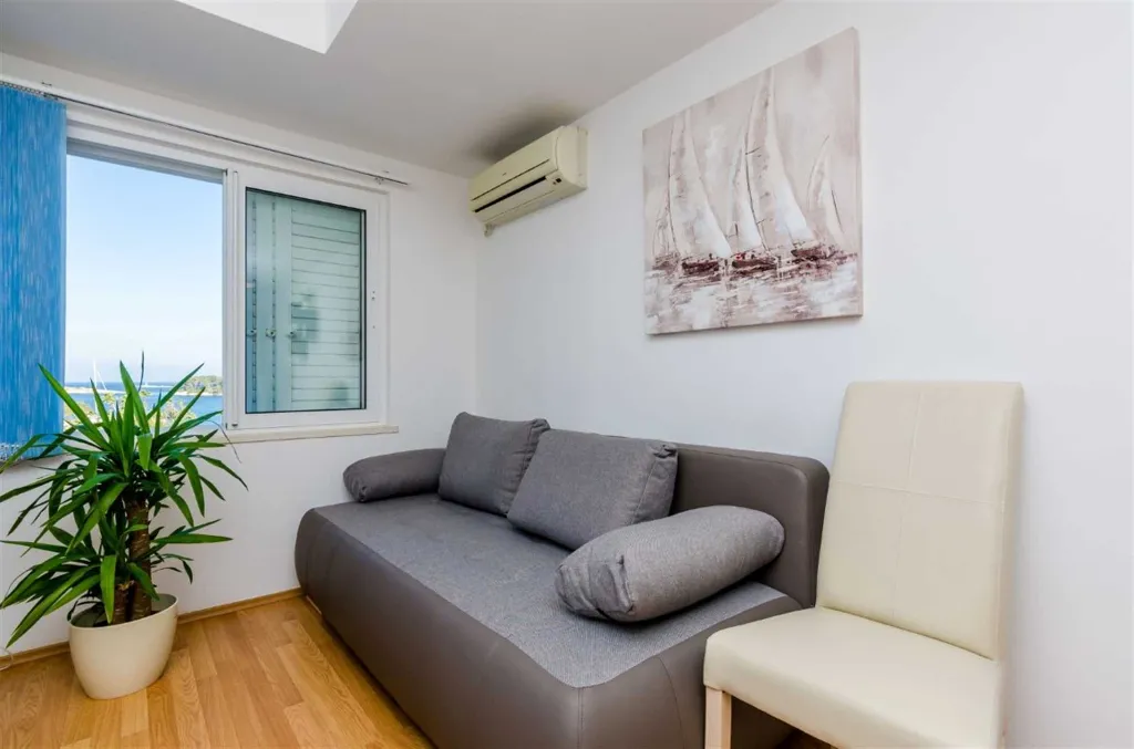 One-Bedroom Apartment with Sea View in Pomena